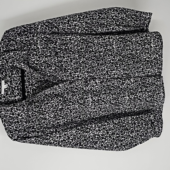 Notations Gray & Black Leopard Print Button Front Blouse wFront Pockets & Slits - Picture 14 of 16